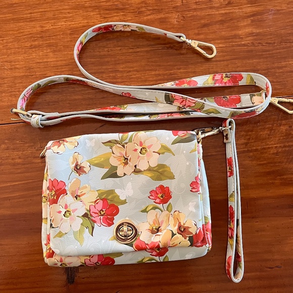 Charming Charlie Handbags - EUC Charming Charlie Floral Wristlet and crossbody Combination Purse